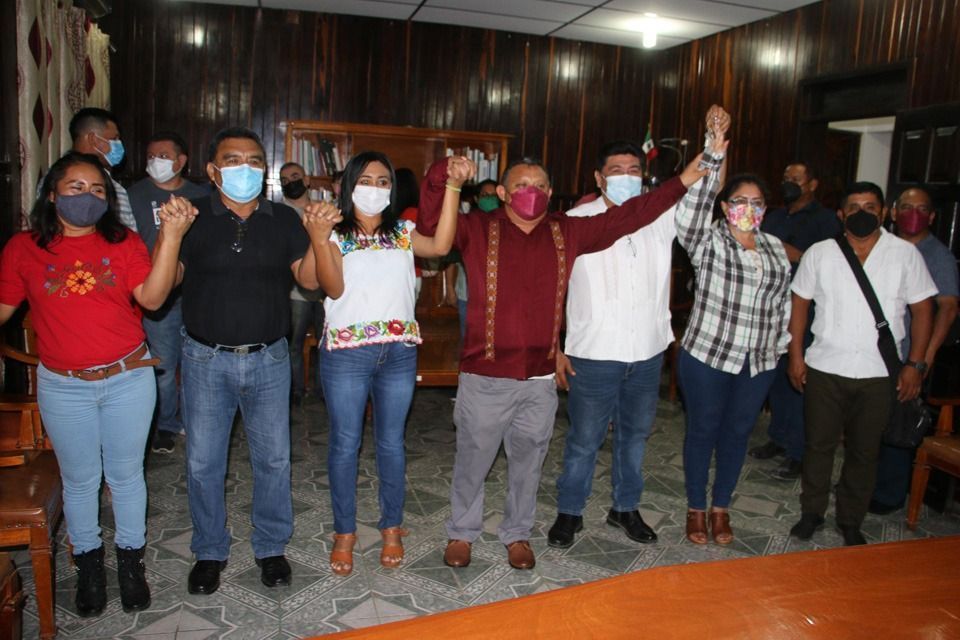 Nuevo edil de José María Morelos asume el cargo, designa a jefe policíaco y convence a manifestantes de desalojar el Palacio