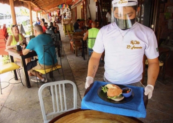 Un 86 por ciento del personal del sector restaurantero del Caribe mexicano ya está vacunado