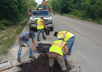 Ayuntamiento cardenense mantiene vías de alta afluencia vehicular en buen estado con bacheo