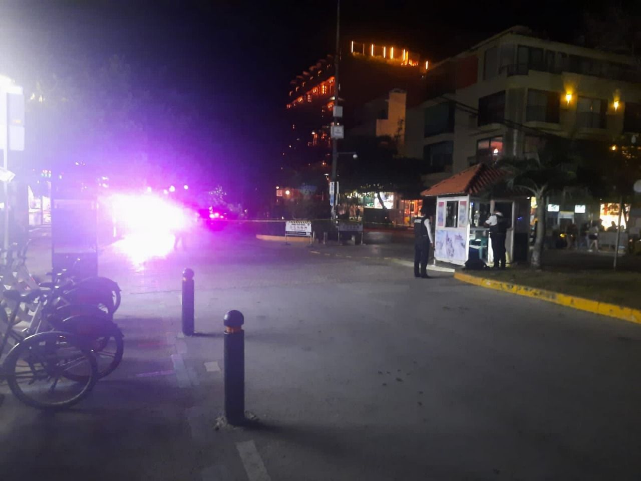 Asesinan a policía turístico en caseta de vigilancia de la Quinta Avenida de Playa del Carmen