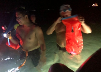 Atletas de Cancún participarán en “Nado Nocturno”, como campaña de concientización del cáncer de mama
