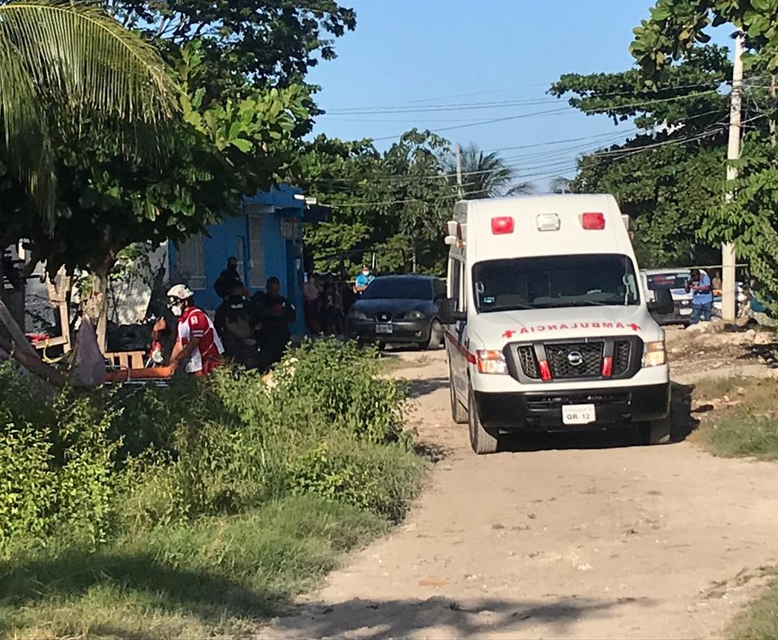 Balean a sujeto afuera de su casa en zona de invasión de Cancún