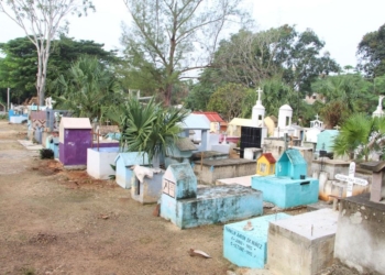 Cofepris autoriza ingreso de personas a cementerio de José María Morelos; entrarán previo registro en lista