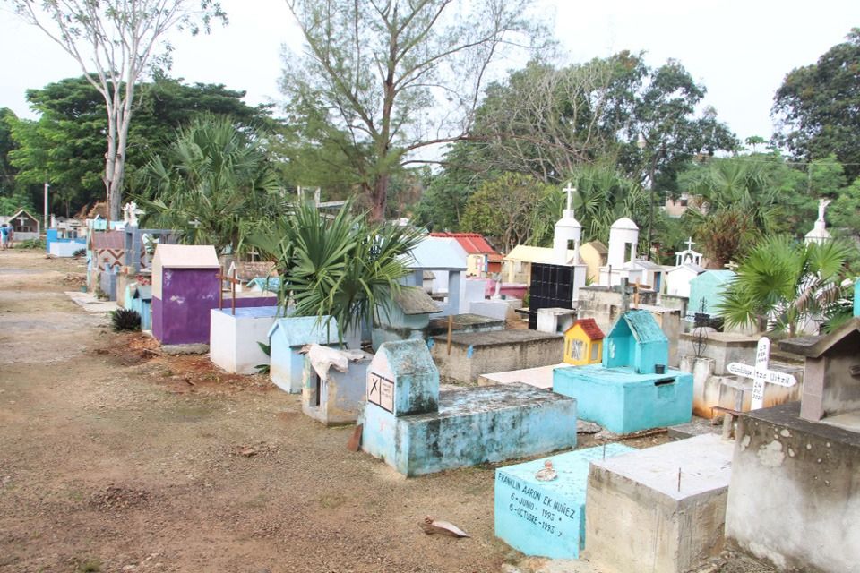 Cofepris autoriza ingreso de personas a cementerio de José María Morelos; entrarán previo registro en lista