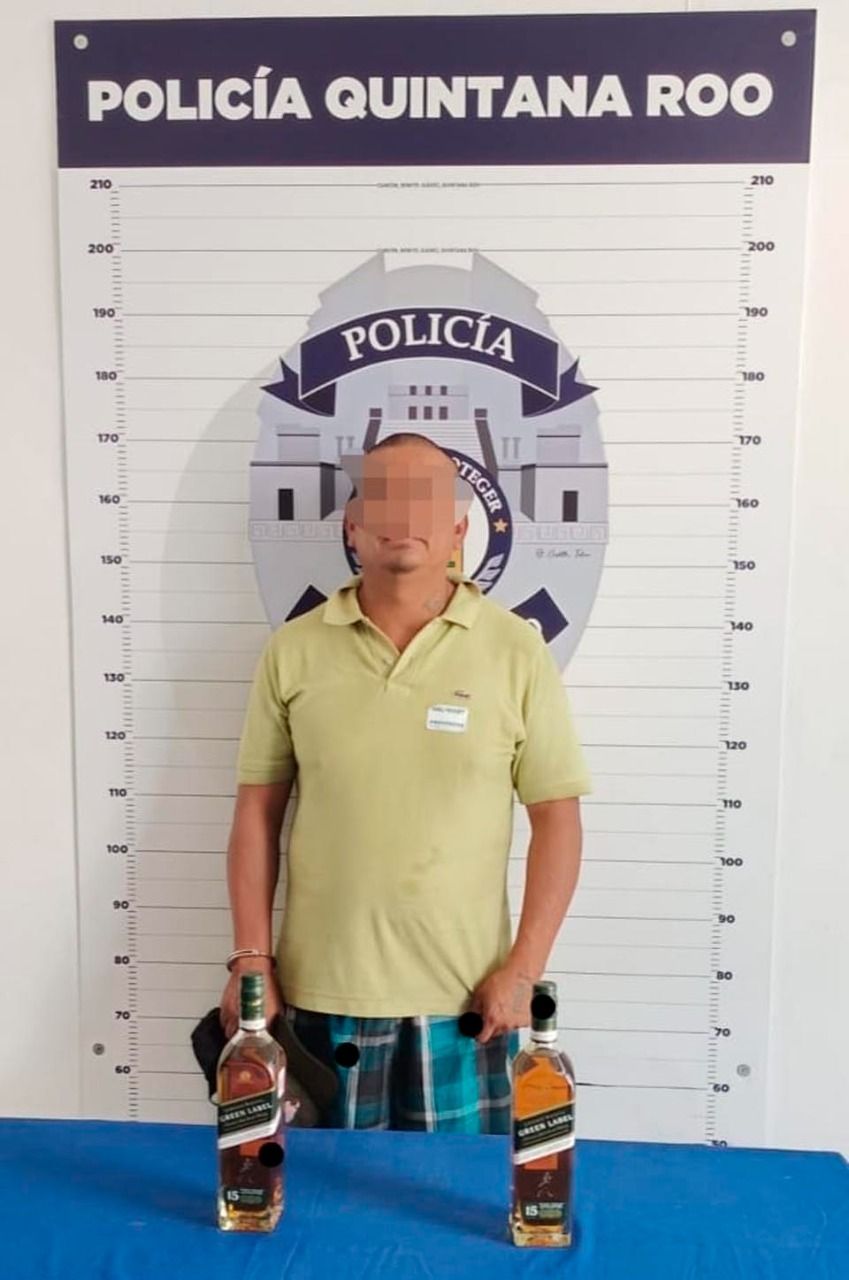 Sorprendido cuando trataba de llevarse dos botellas de whisky de a $1,400 cada una