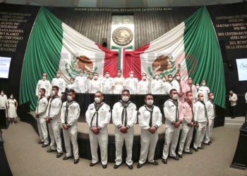 Develan letras doradas en el Congreso del Estado para conmemorar el Bicentenario de la Armada de México