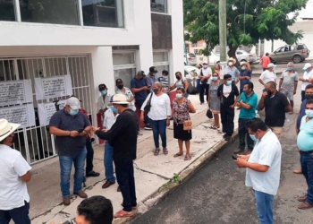 Ejidatarios protestan en la SCT en Chetumal, piden que les paguen terrenos expropiados hace casi 50 años