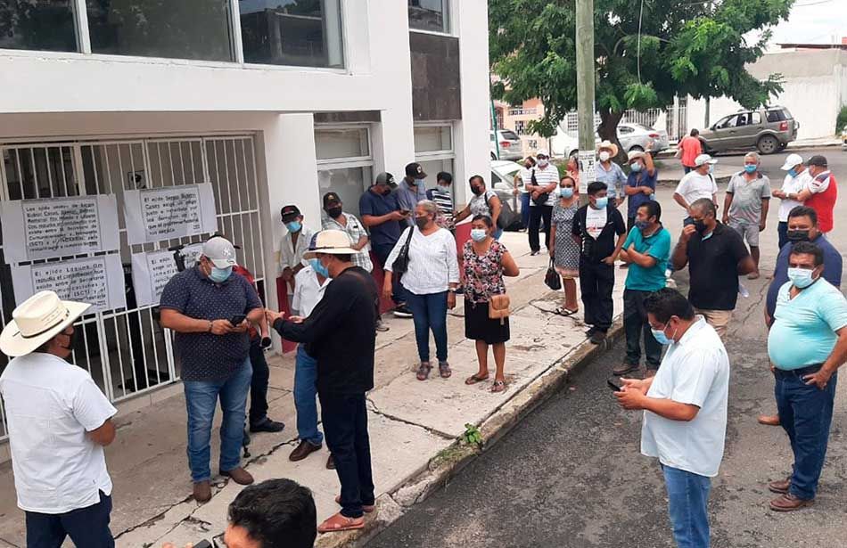 Ejidatarios protestan en la SCT en Chetumal, piden que les paguen terrenos expropiados hace casi 50 años