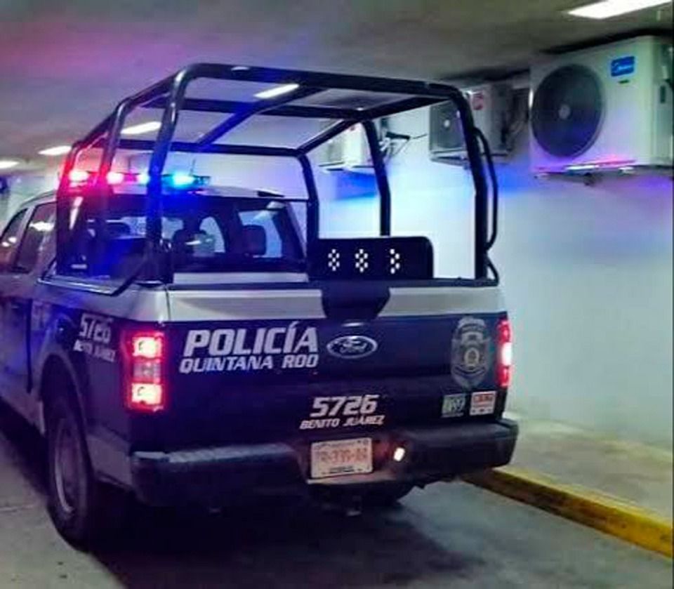 Fallido intento de ejecución contra un policía municipal de Cancún por dos sicarios que circulaban en una moto