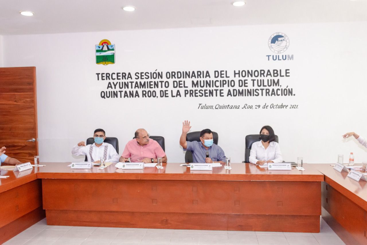 Marciano Dzul le cumple a la educación de Tulum