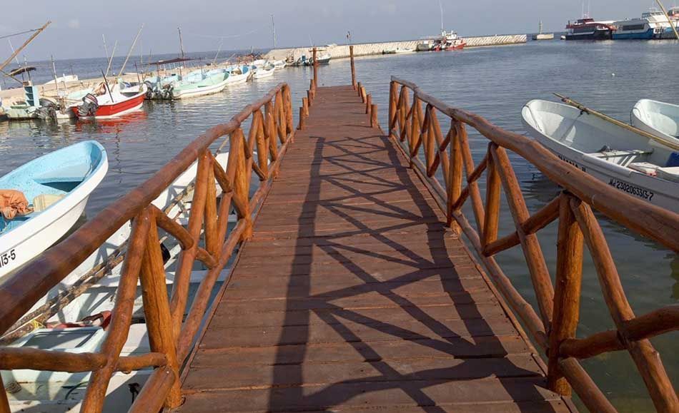 IP de Lázaro Cárdenas y pescadores construyen, conjuntamente nuevo muelle para dar viabilidad al turismo