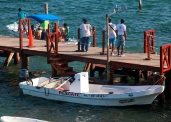 Pescadores encuentran un cadáver que flotaba en el mar en Puerto Juárez