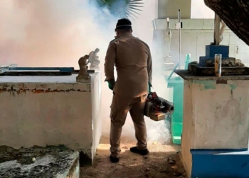 Realizan labores de termonebulización en panteones de Isla Mujeres