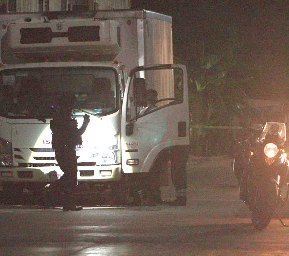 Sujetos en motocicleta asesinan a balazos a una mujer en Cancún