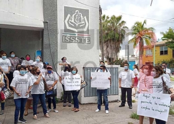 Trabajadores del ISSSTE en Chetumal denuncian maltrato laboral, piden destitución de jefes de área