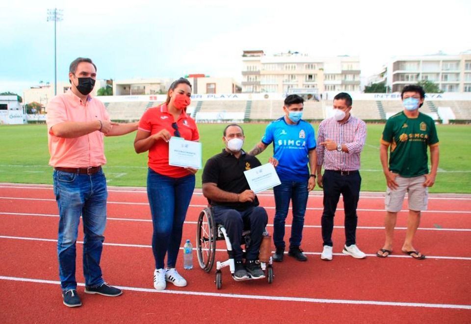 Inter Playa galardona al arquero Omar Echeverría y a su entrenadora Hilda Martell por su participación en Paralímpicos de Tokio