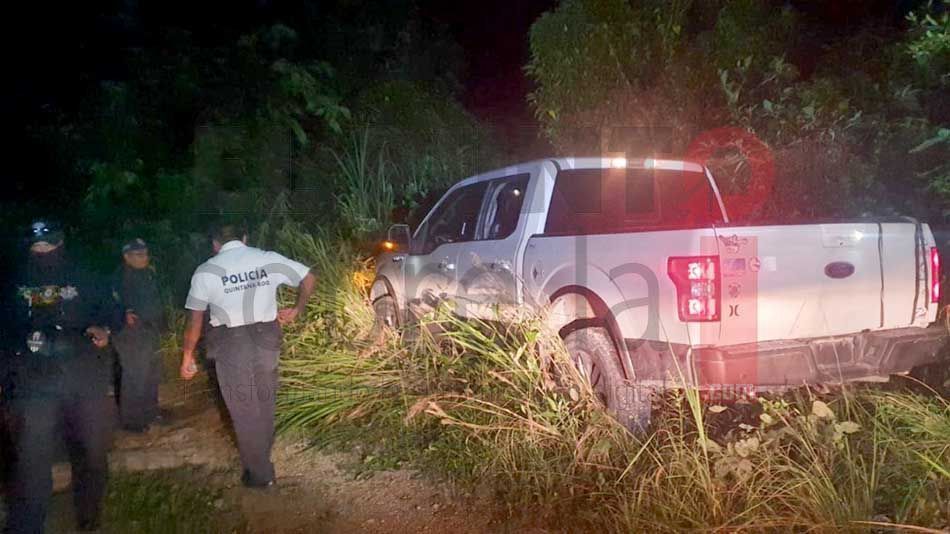 Policía Municipal de Cozumel encuentra camioneta robada dentro de una brecha
