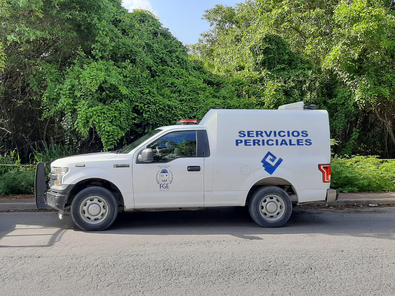 Encuentran cuerpo de un hombre enterrado en jardín de una casa en Cancún