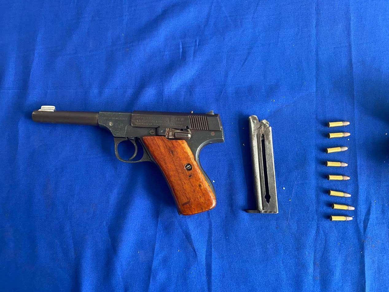 Detienen a sujeto tras circular irregularmente en Cancún; le aseguran pistola y droga