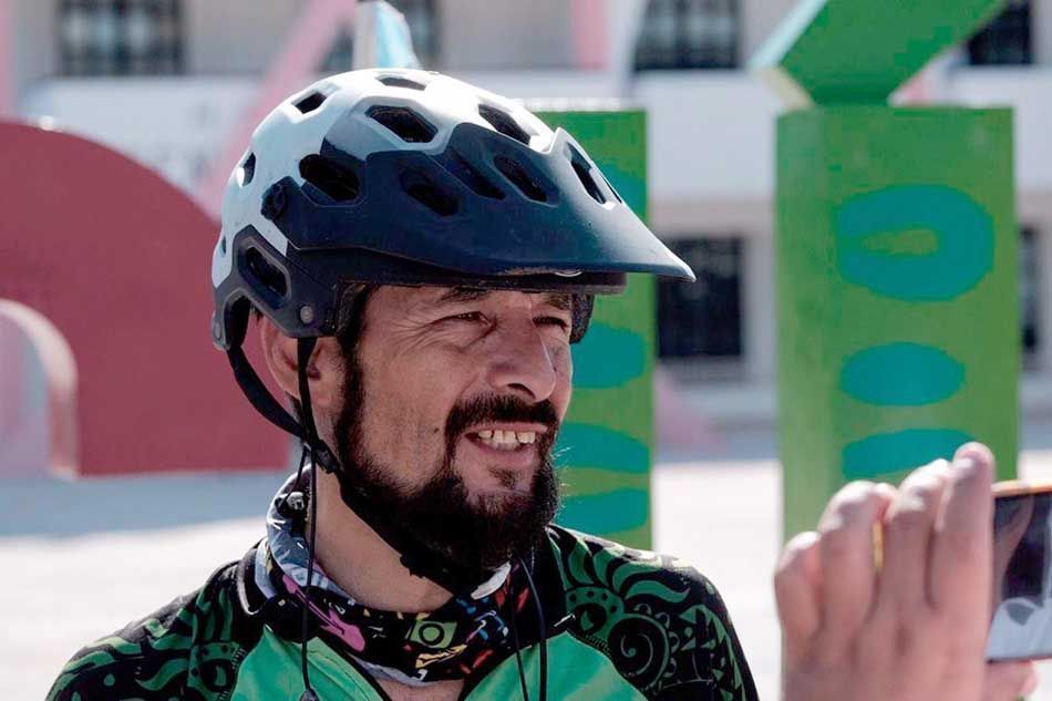 Ciclista mexiquense recorre el país de ida y vuelta en poco más de seis meses