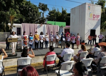 Alcaldesa de Carrillo Puerto da posesión a su madre como Presidenta del DIF