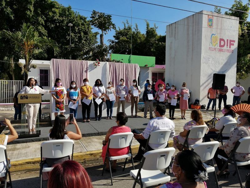 Alcaldesa de Carrillo Puerto da posesión a su madre como Presidenta del DIF