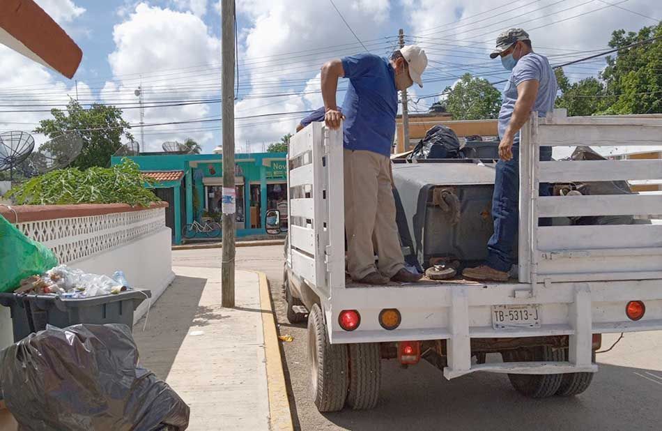 Ayuntamiento de Lázaro Cárdenas reactiva recoja de basura en Kantunilkín con vehículos prestados