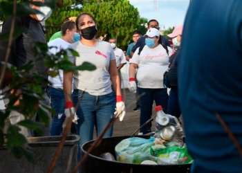Presidente Municipal de Carrillo Puerto encabeza de manera personal recoja de basura en calles de la cabecera