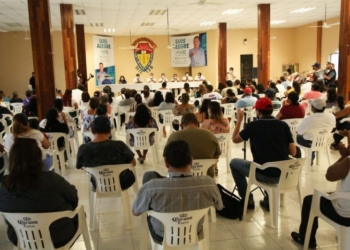 Azucareros reconocen labor de Luis Alegre