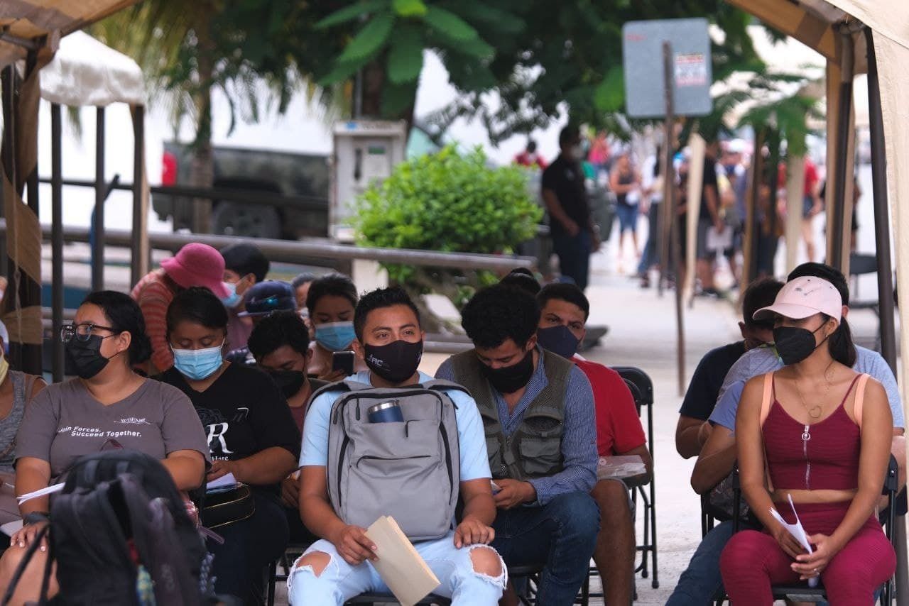 Aplicación de segunda dosis de AstraZeneca contra la COVID-19 en Puerto Morelos a personas de 18 a 29 años inicia este lunes