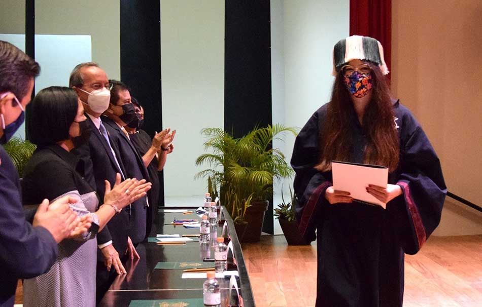 Alumnos de la Universidad de Q.Roo logran graduarse tras posposición por pandemia; más de 300 se titulan 