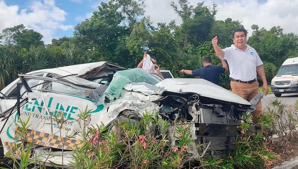 Aparatoso accidente a la entrada del aeropuerto