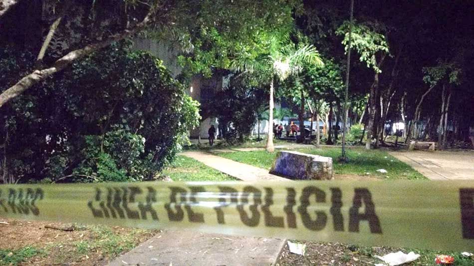 Asesinan a joven de 20 años en un parque de Cancún, le dieron dos disparos en la cabeza
