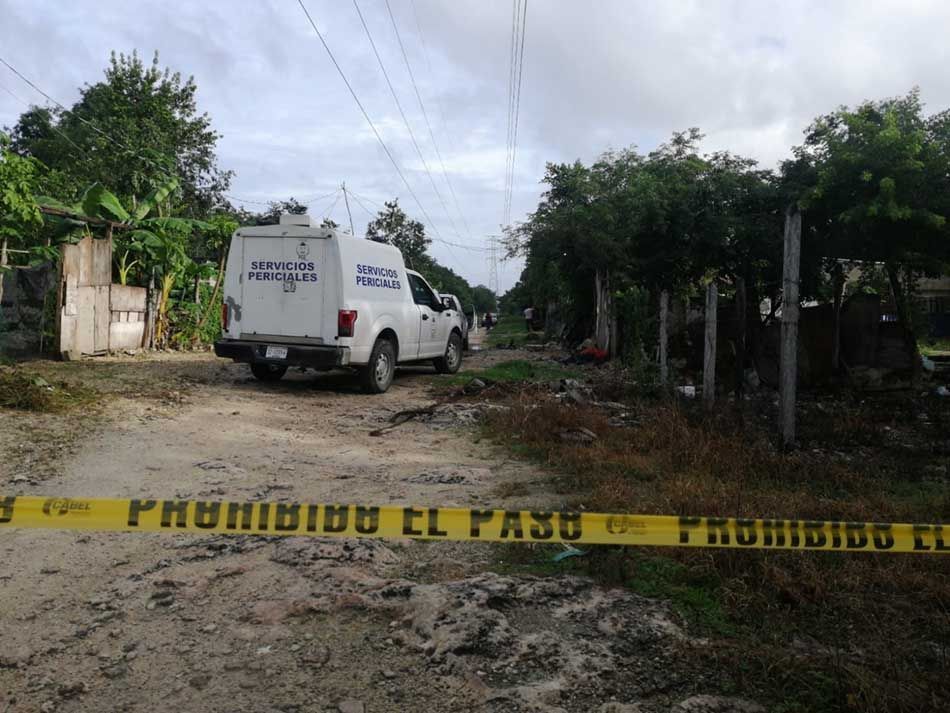 Asesinan a mujer y abandonan su cuerpo en zona invasión de Playa del Carmen