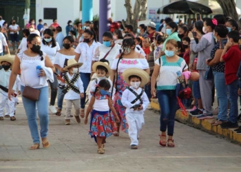 Colorido desfile en José María Morelos para conmemorar inicio de la Revolución Mexicana