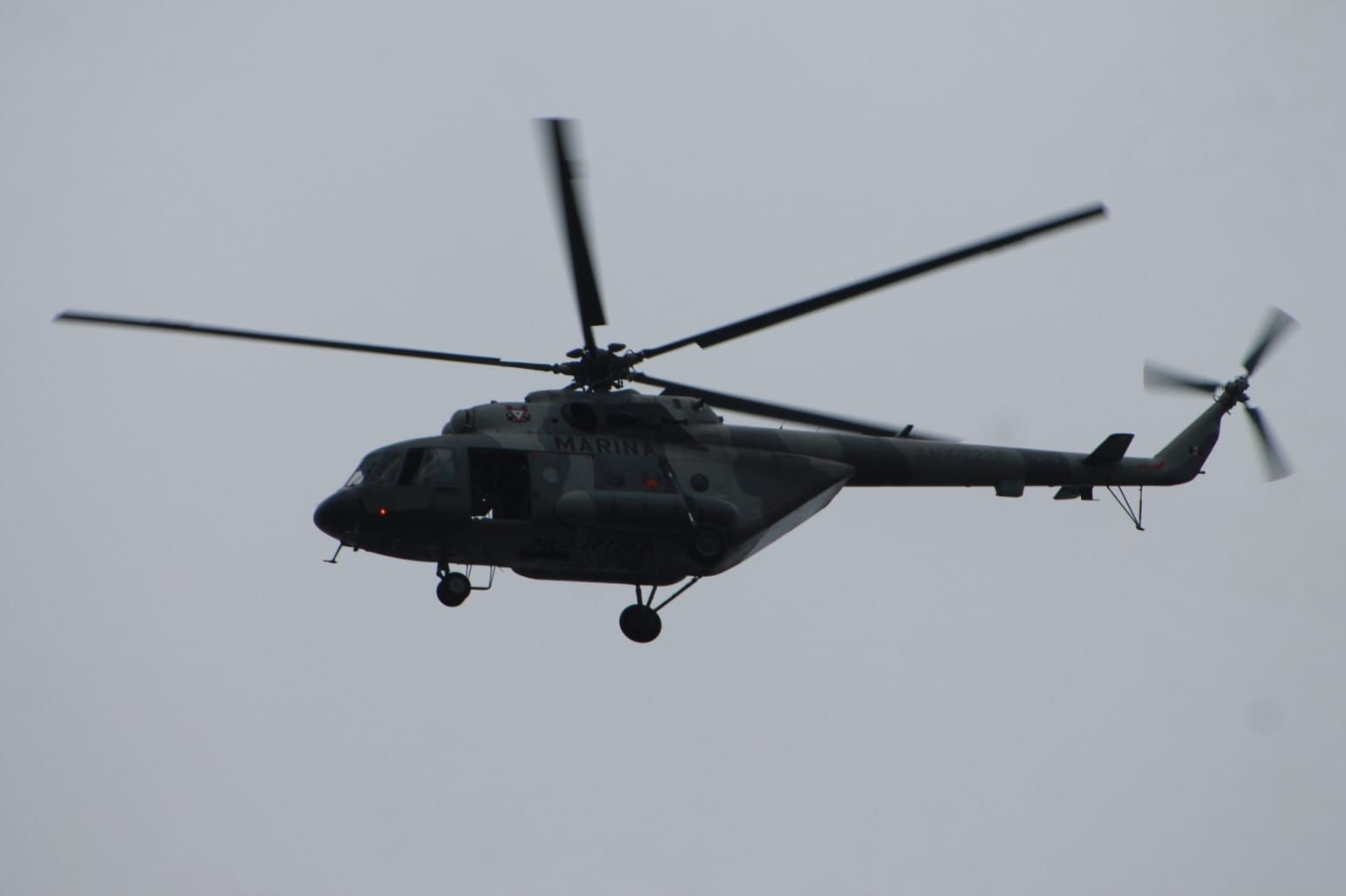 Despliega Armada de México aeronave táctil por ataque en hotel de Puerto Morelos