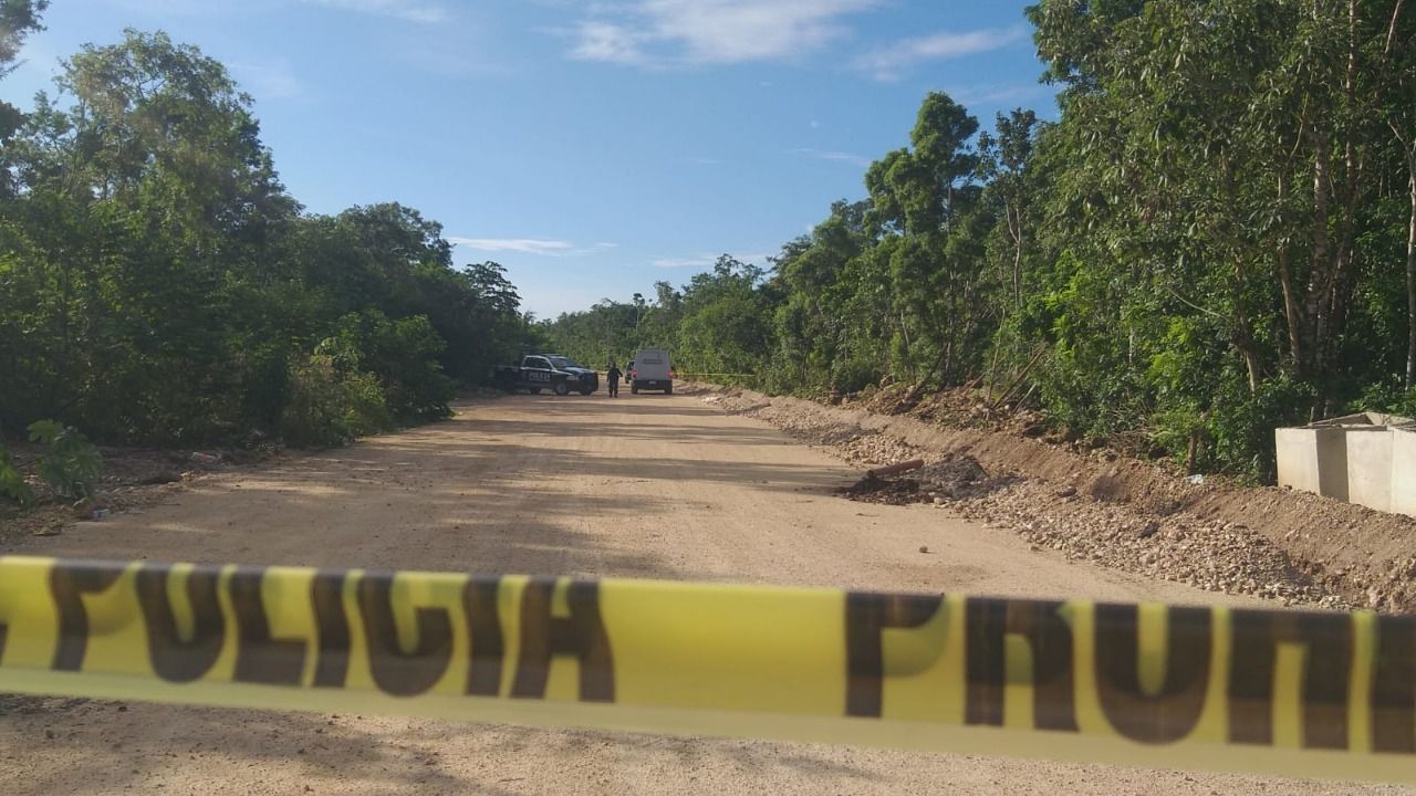 Encuentran cuerpo “ensabanado” en camino de terracería en Cancún