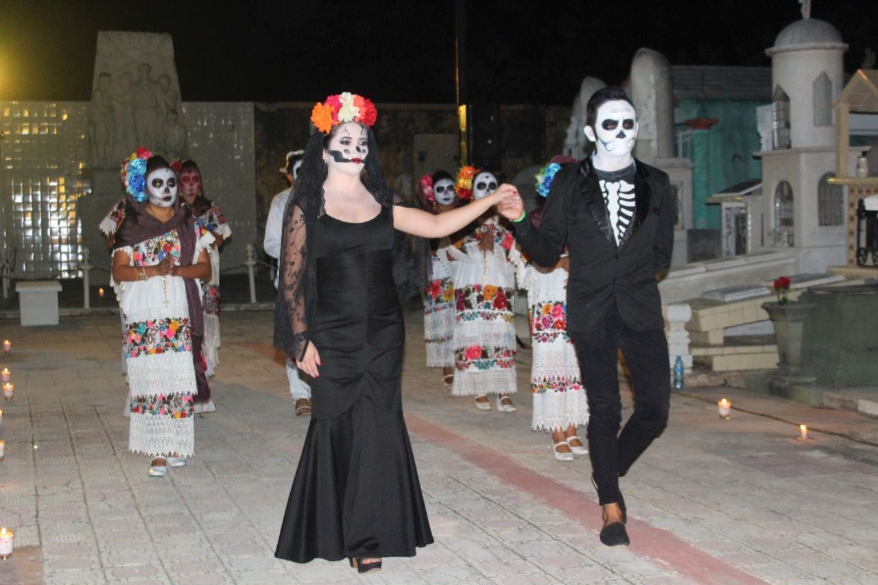 Representación artística “Entre Vivos y Muertos”, en el marco de las celebraciones por el Día de Muertos