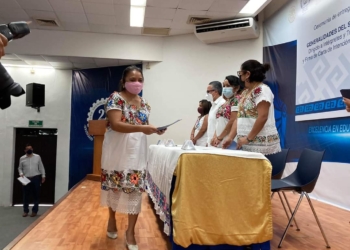 Entregan constancias a intérpretes de lengua maya en Felipe Carrillo Puerto por acreditar taller sobre justicia penal