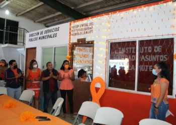 Realizan encendido de luces en dependencia municipal de José María Morelos por Día Internacional de Eliminación de la Violencia Femenina