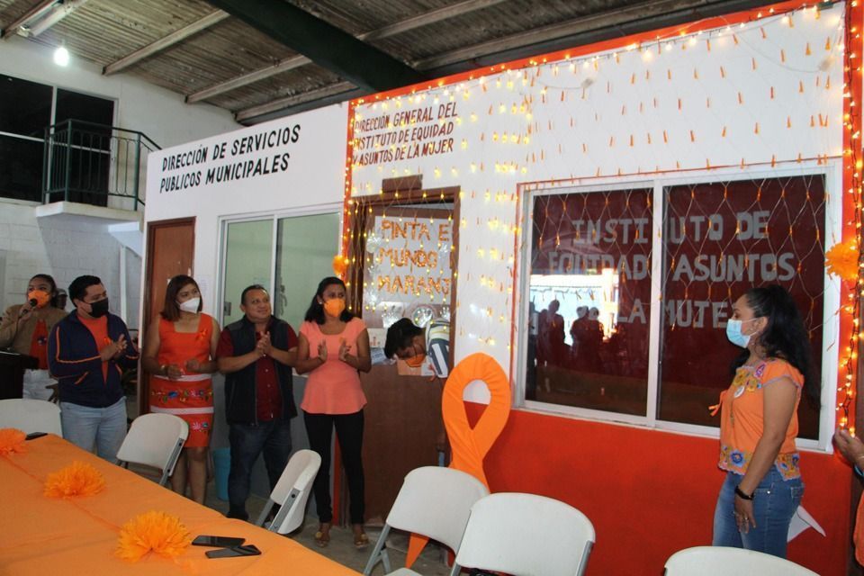 Realizan encendido de luces en dependencia municipal de José María Morelos por Día Internacional de Eliminación de la Violencia Femenina