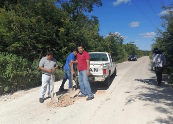 Maestros bachean carretera a Zona Maya ante indiferencia de autoridades