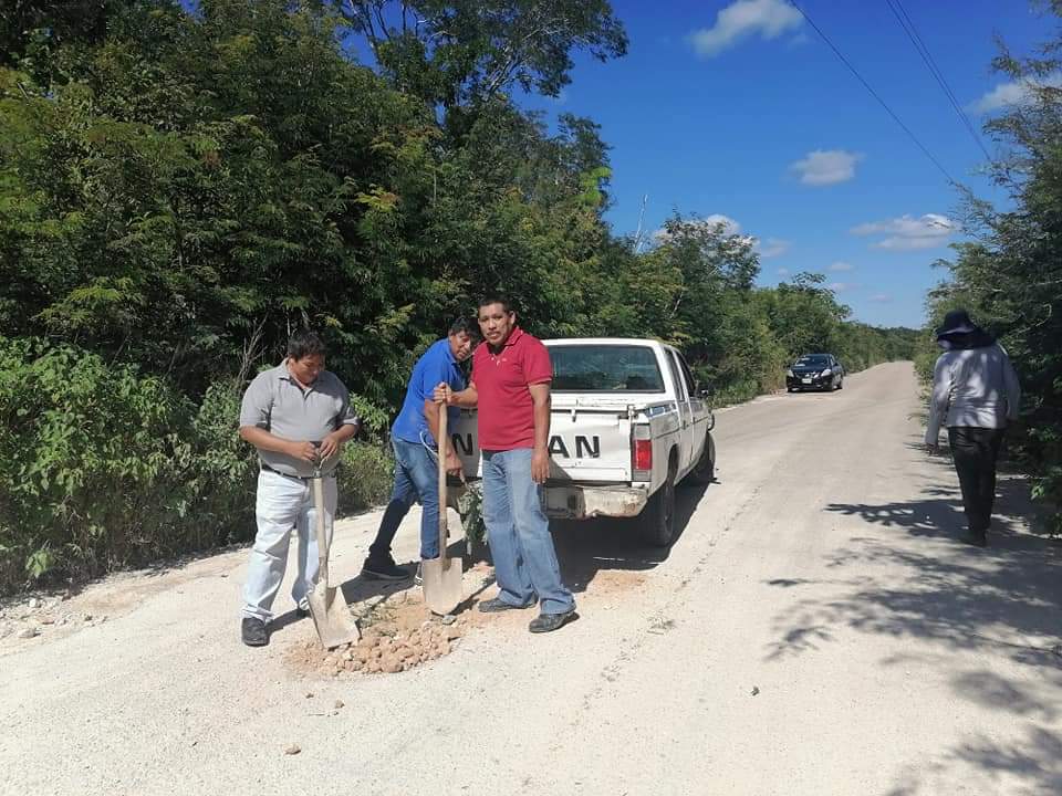 Maestros bachean carretera a Zona Maya ante indiferencia de autoridades