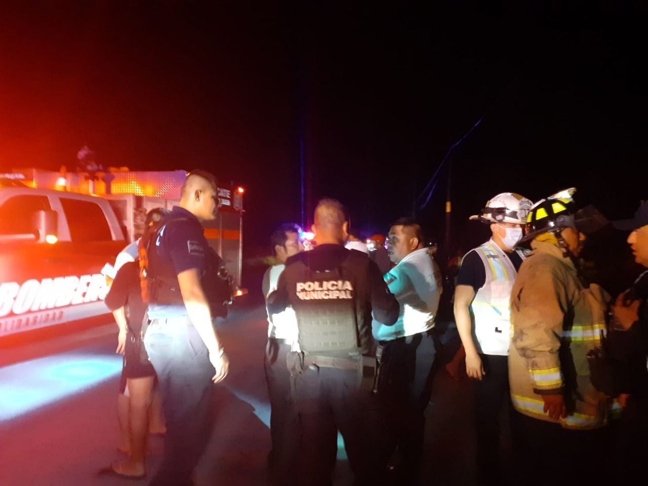 Muere una persona al incendiarse su auto en accidente registrado en Playa del Carmen