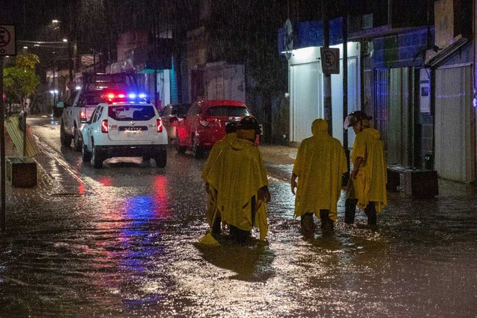 Protección Civil realiza operativo tormenta por lluvias en Cozumel