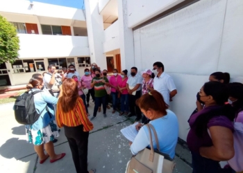 Trabajadores del DIF en Chetumal se manifiestan; piden respeto a sus derechos laborales