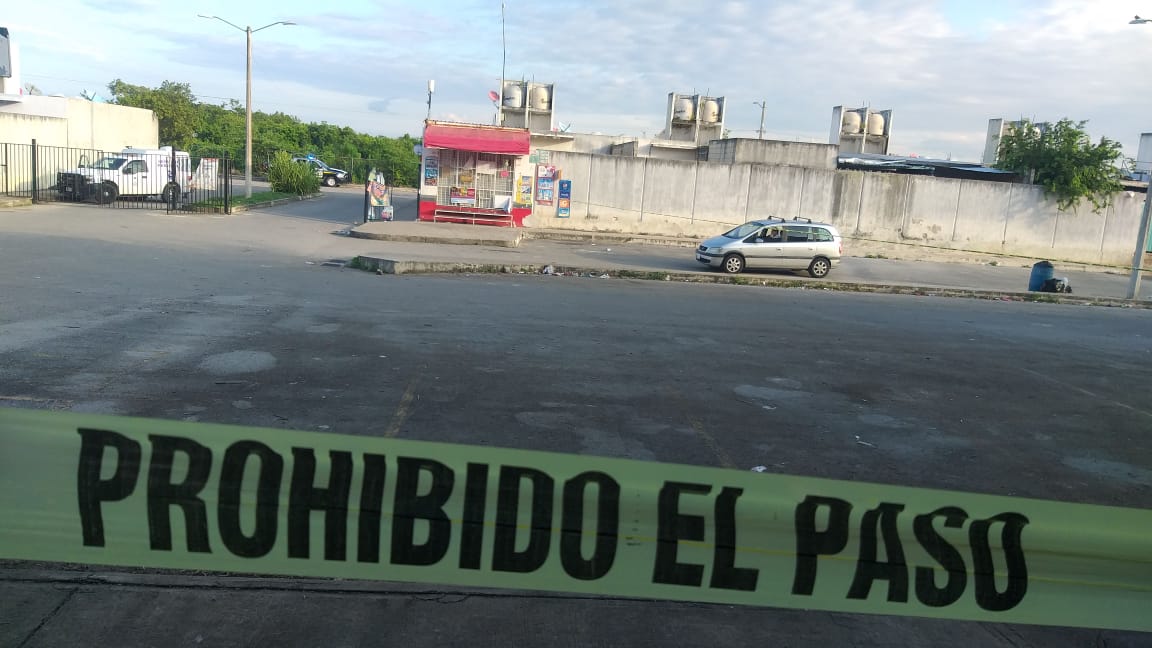 Encuentran en fraccionamiento de Cancún cuerpo embolsado, encintado y decapitado