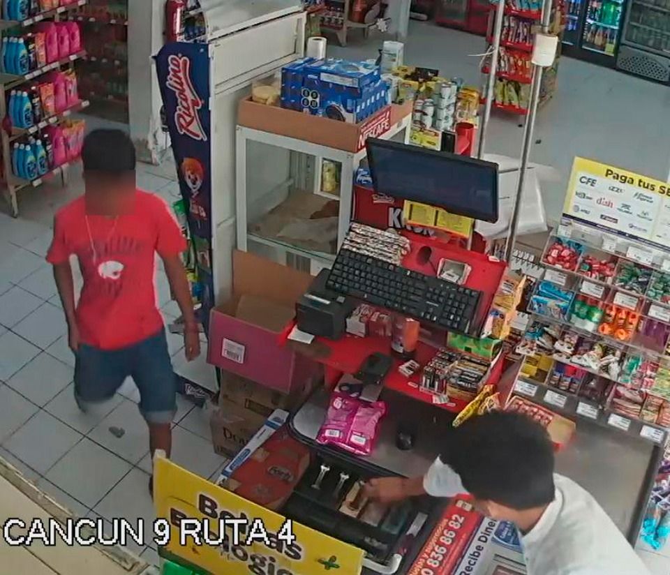 Detienen en un motel a dos sujetos que asaltaron tienda de conveniencia en Cancún