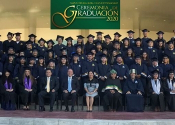 Ceremonias de graduación de la UQRoo de los Campus Chetumal Bahía y Chetumal Salud