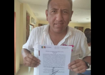 Primera destitución en la administración de Mary Hernández